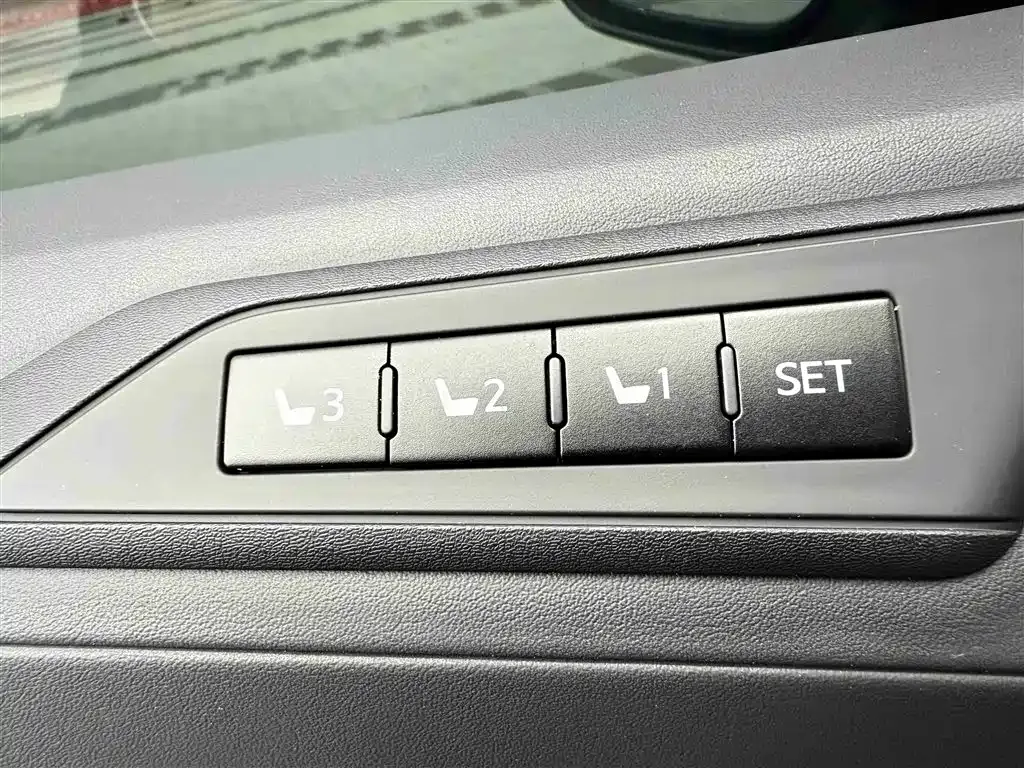 Toyota Vellfire — фото 6