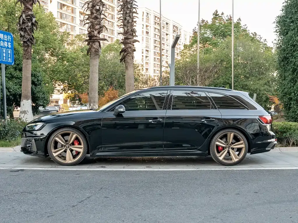 Audi RS 4 — фото 3