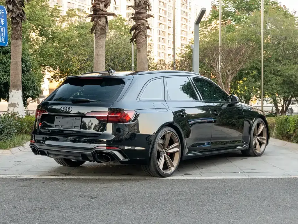 Audi RS 4 — фото 4