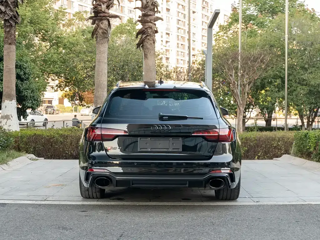 Audi RS 4 — фото 5
