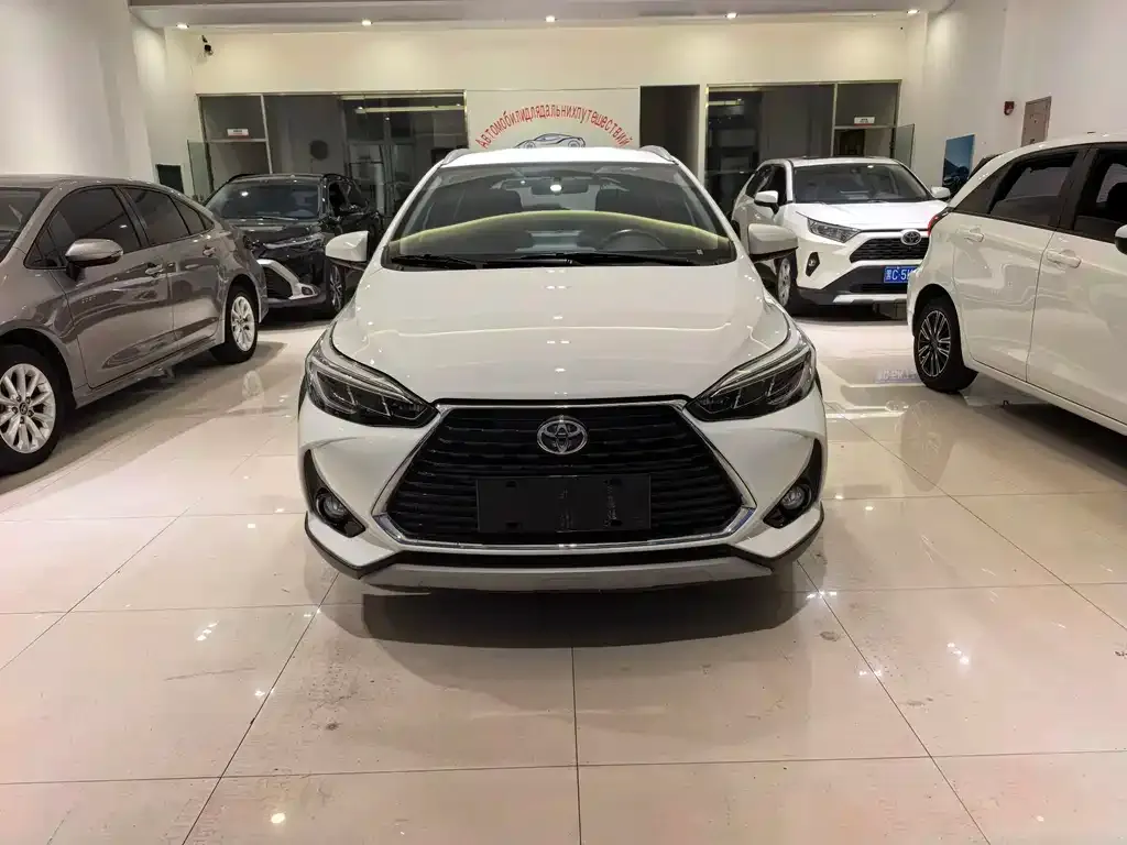 Toyota Yaris L — фото 2