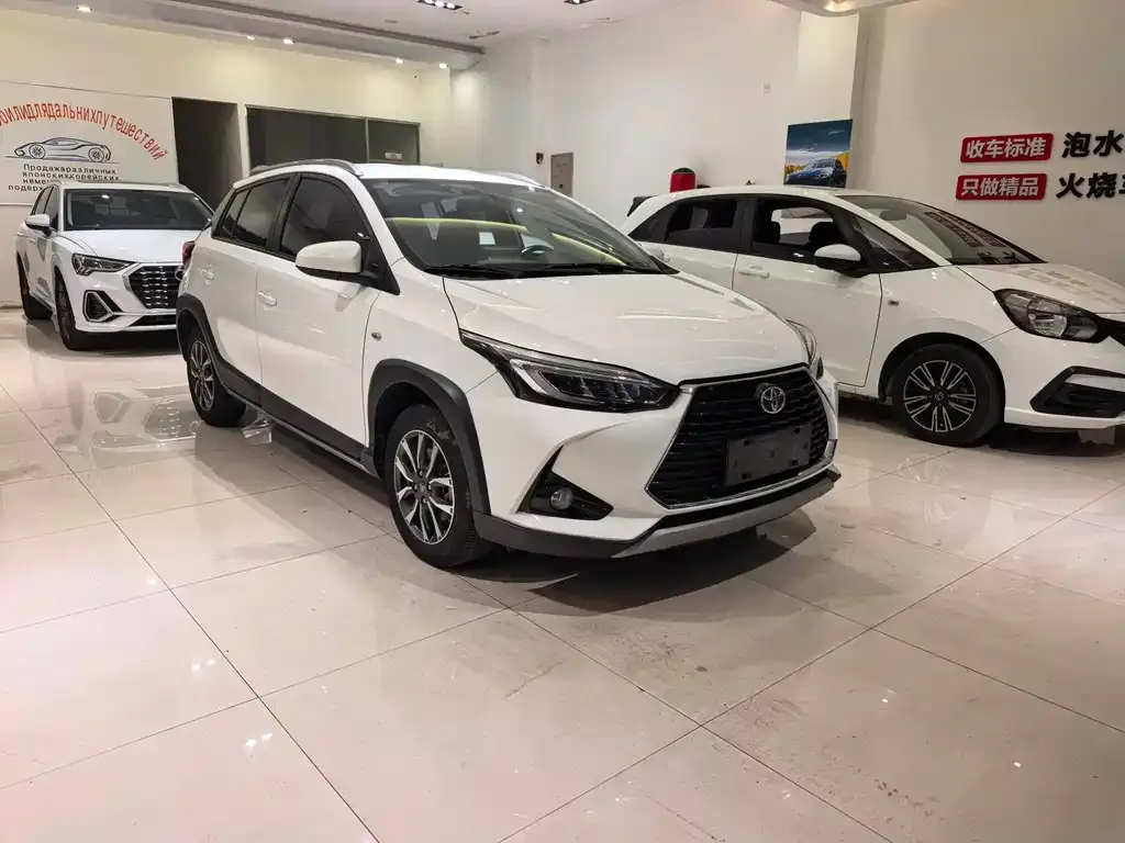 Toyota Yaris L — фото 3