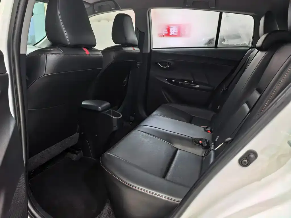 Toyota Yaris L — фото 6