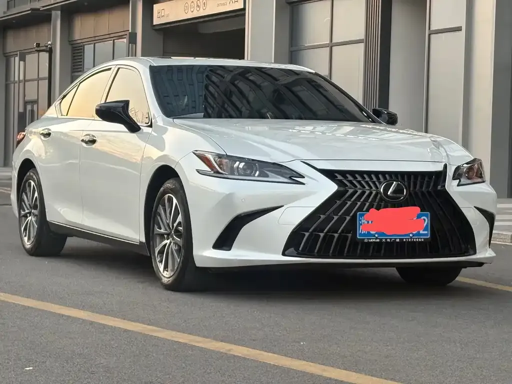 Lexus ES — фото 1