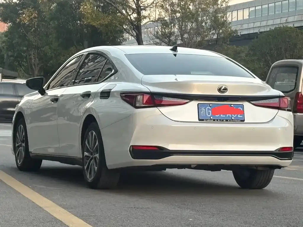 Lexus ES — фото 9
