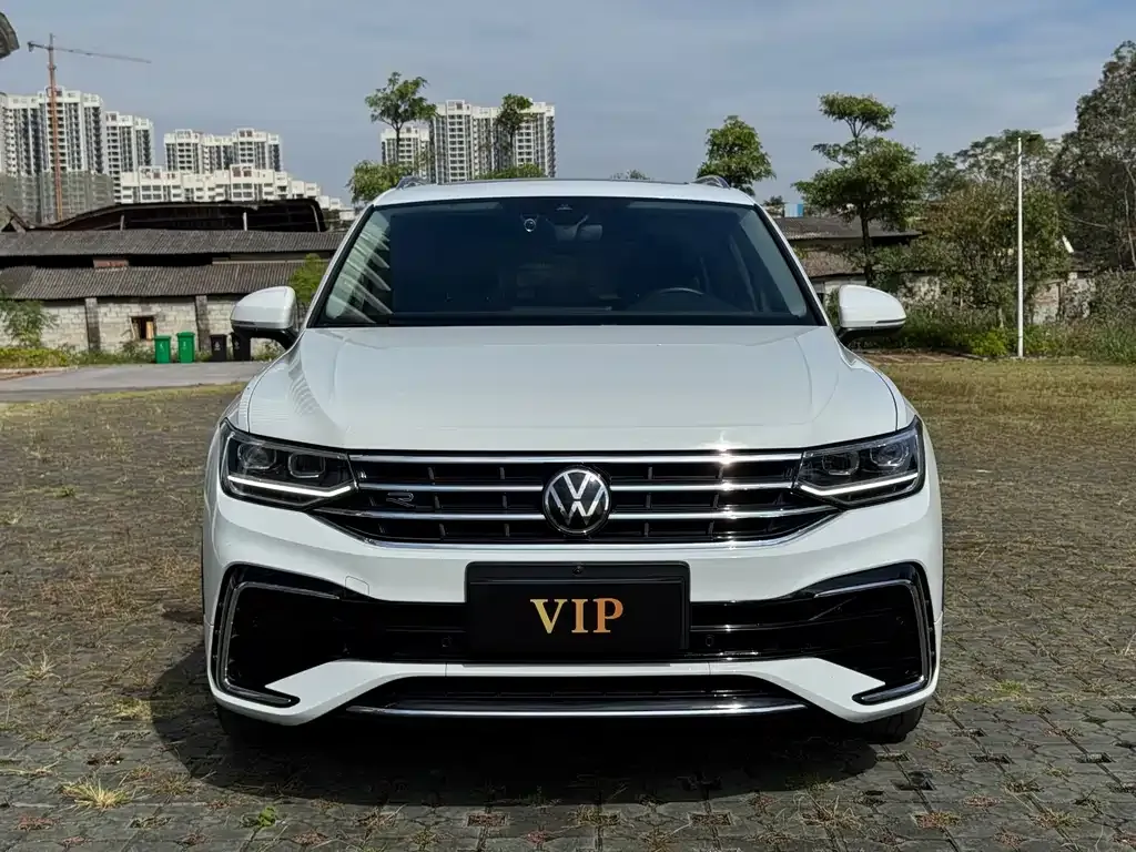 Volkswagen Tiguan L — фото 2