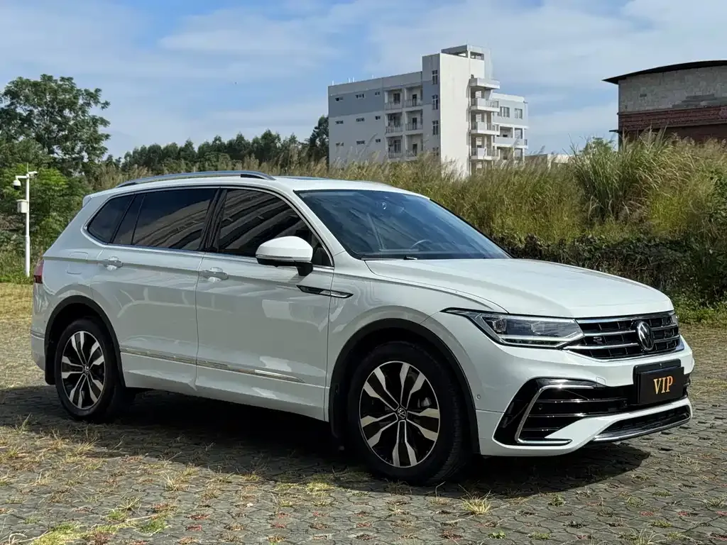 Volkswagen Tiguan L — фото 3