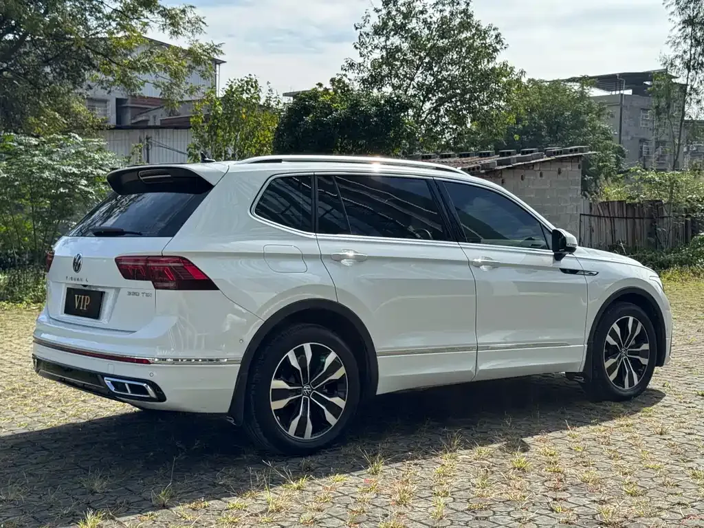 Volkswagen Tiguan L — фото 4
