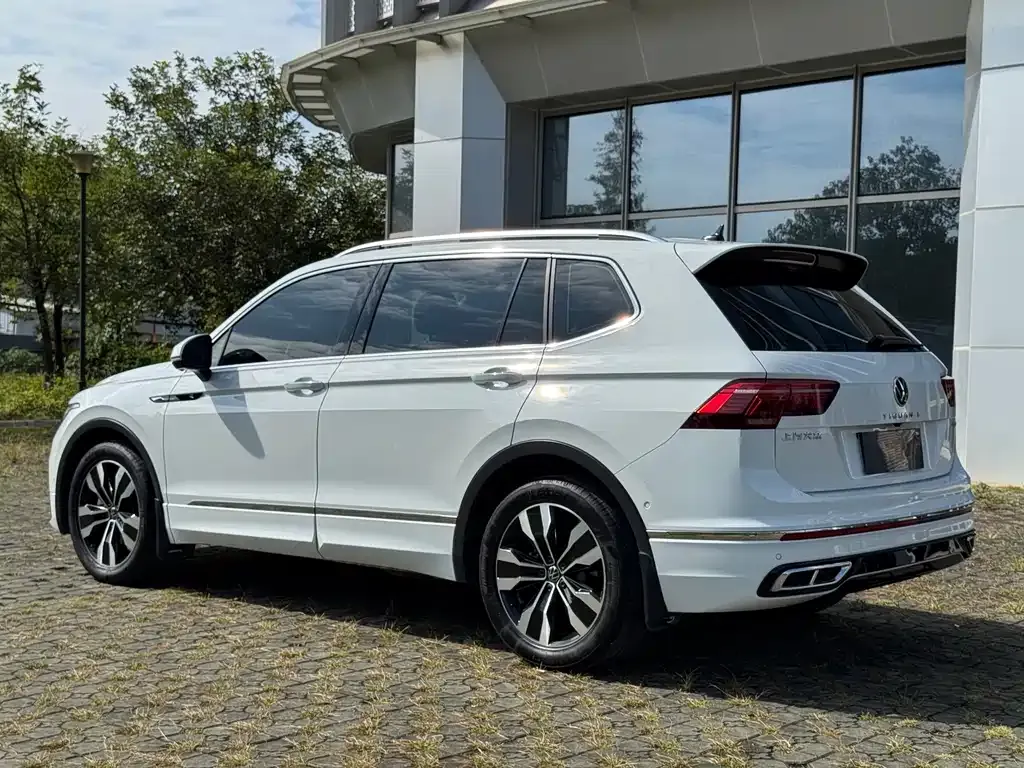 Volkswagen Tiguan L — фото 6