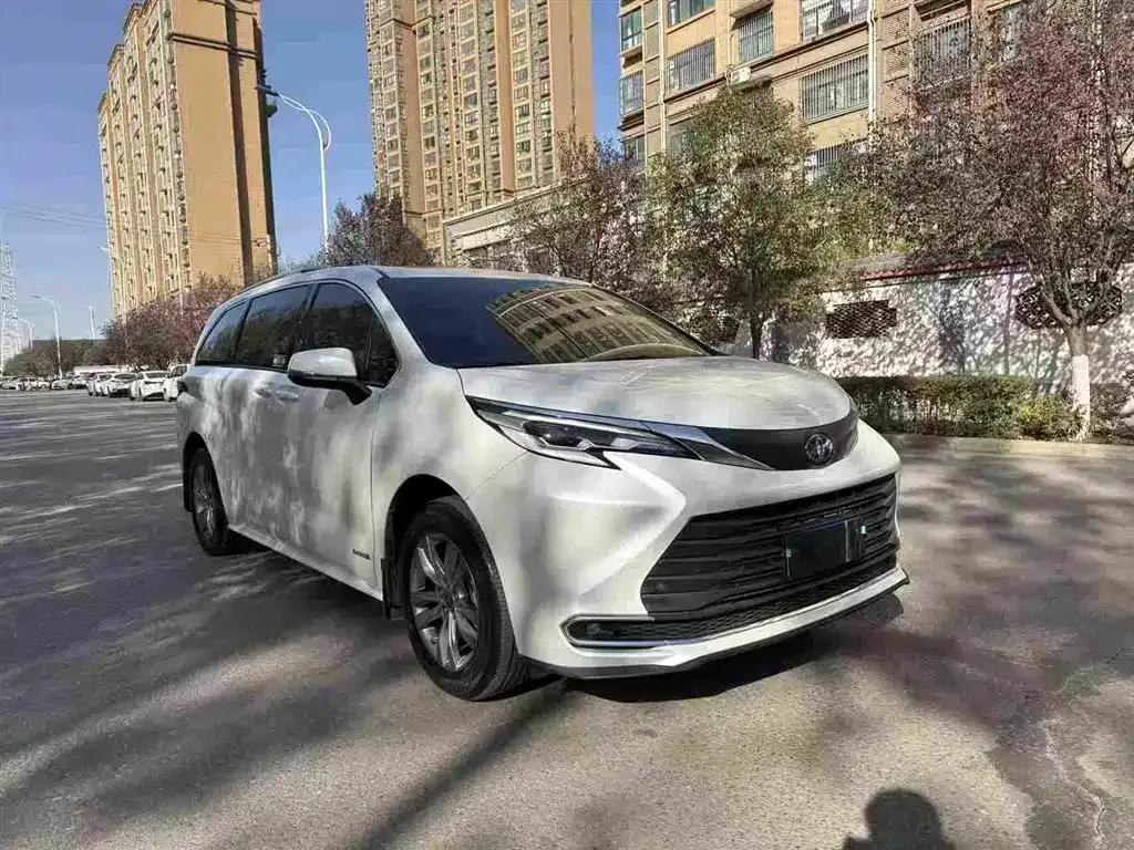 Toyota Sienna — фото 2