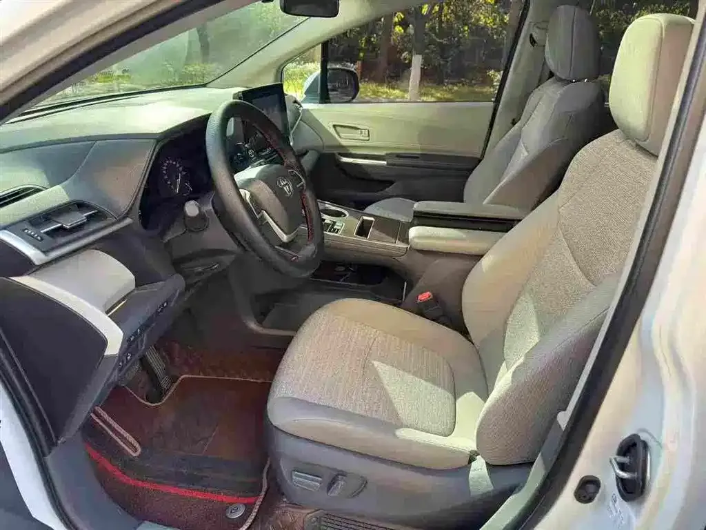 Toyota Sienna — фото 4