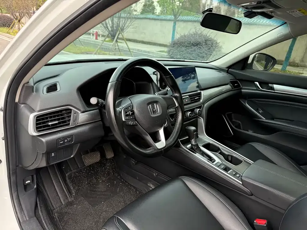 Honda Accord — фото 8