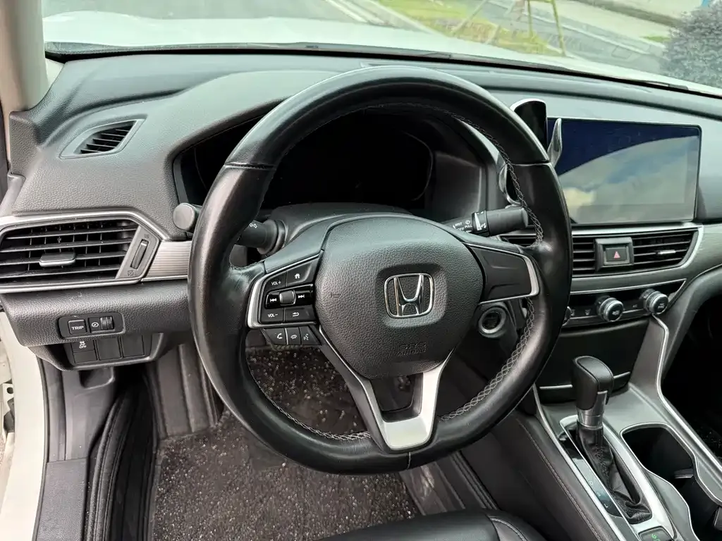 Honda Accord — фото 9