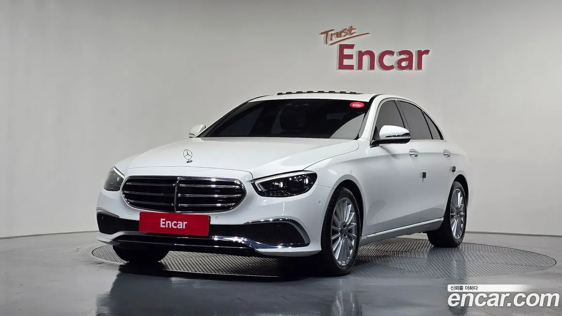 Mercedes-Benz E-Class — фото 1