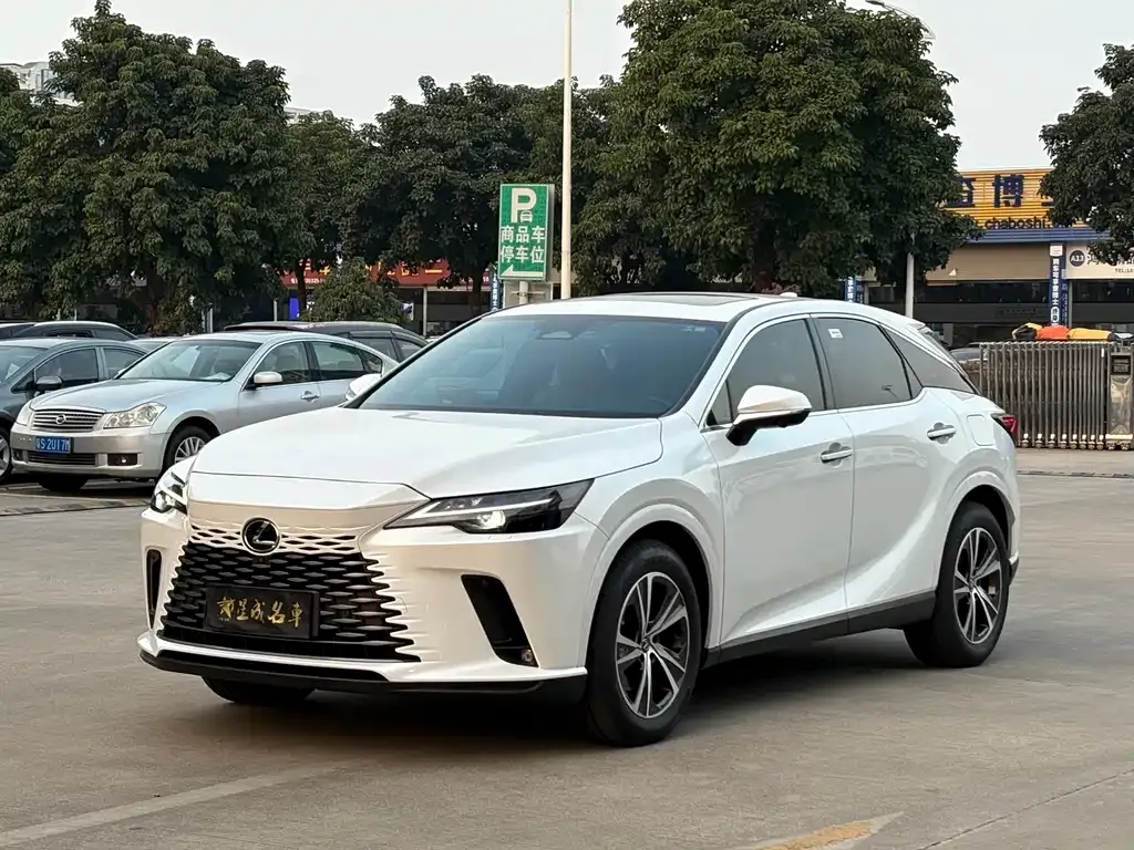 Lexus RX — фото 1