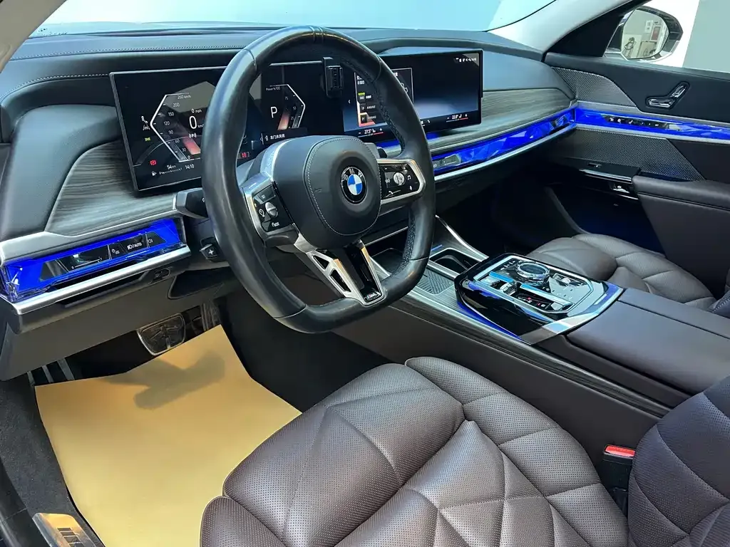 BMW 7 Series — фото 10