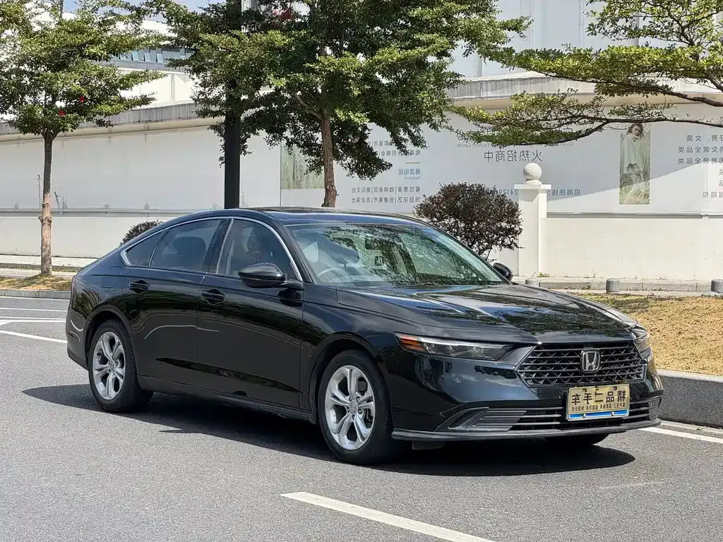 Honda Accord — фото 1