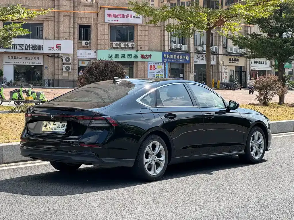 Honda Accord — фото 9