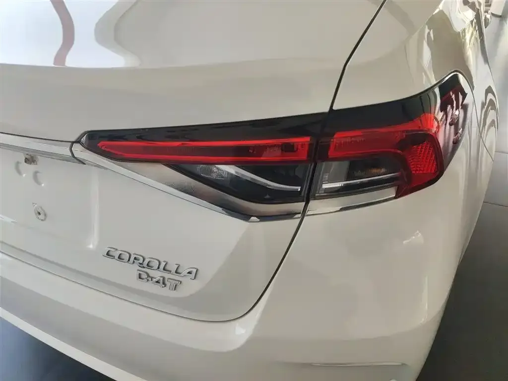 Toyota Corolla — фото 8