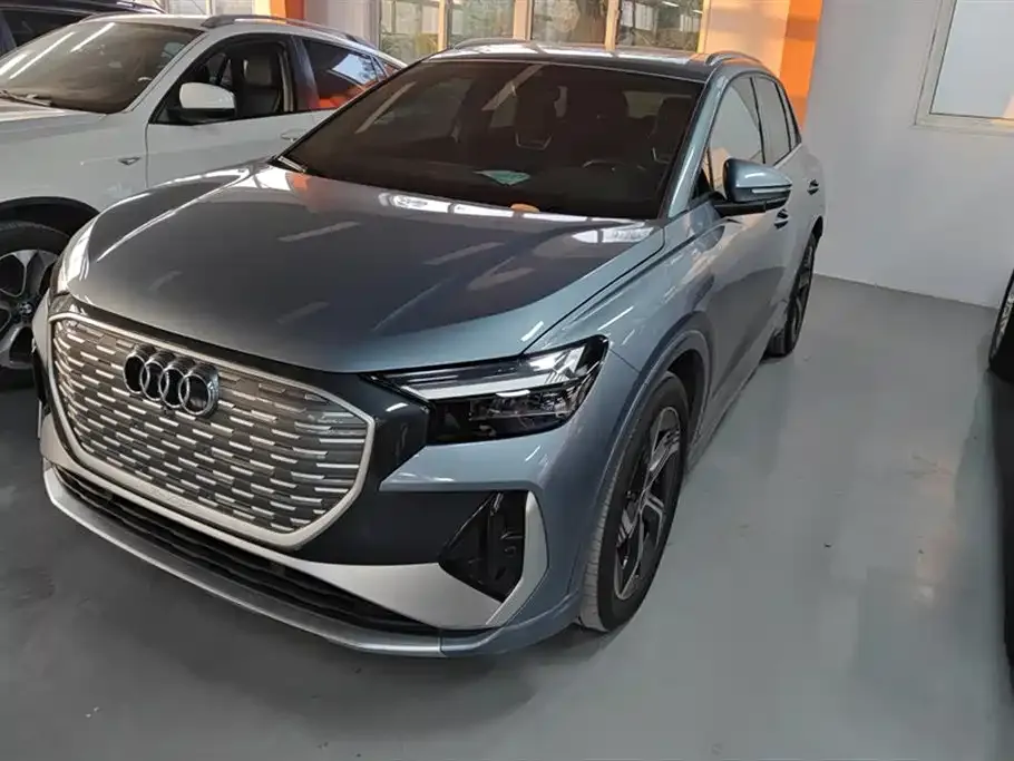Audi Q4 e-tron — фото 1