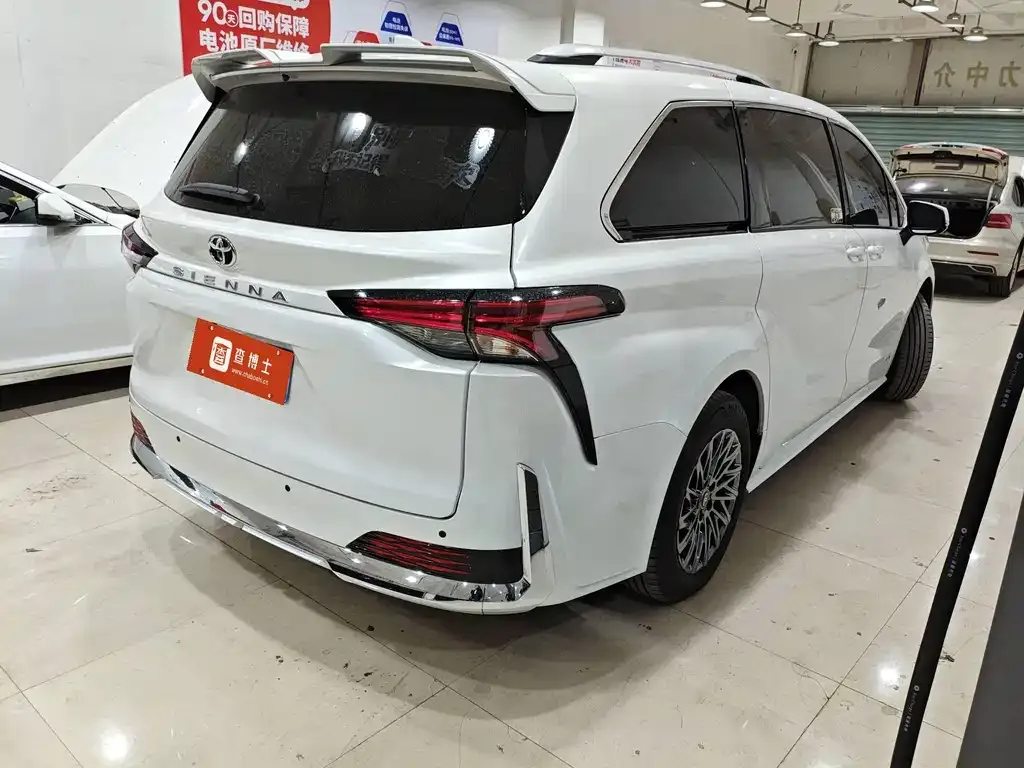 Toyota Sienna — фото 2