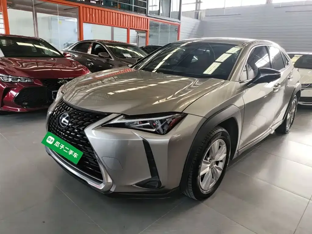 Lexus UX — фото 1