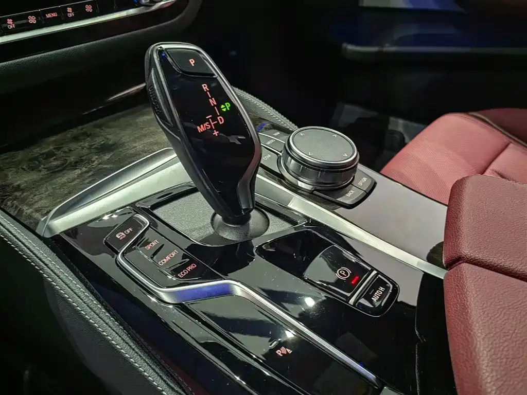BMW 5 Series — фото 10