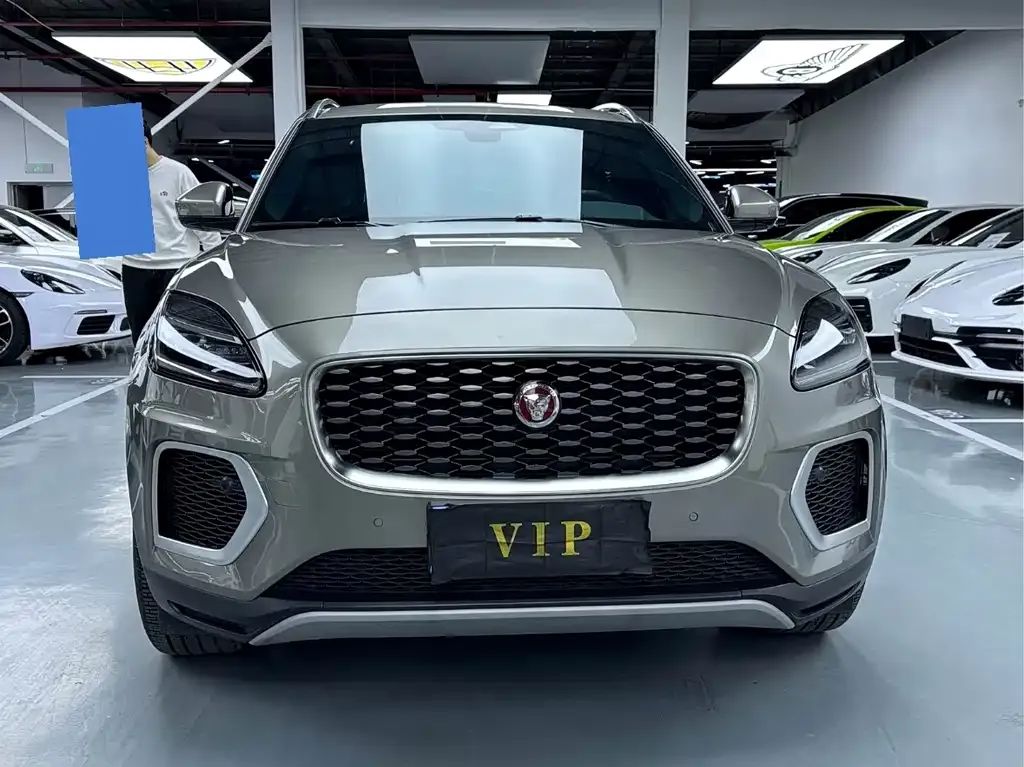 Jaguar E-PACE — фото 2