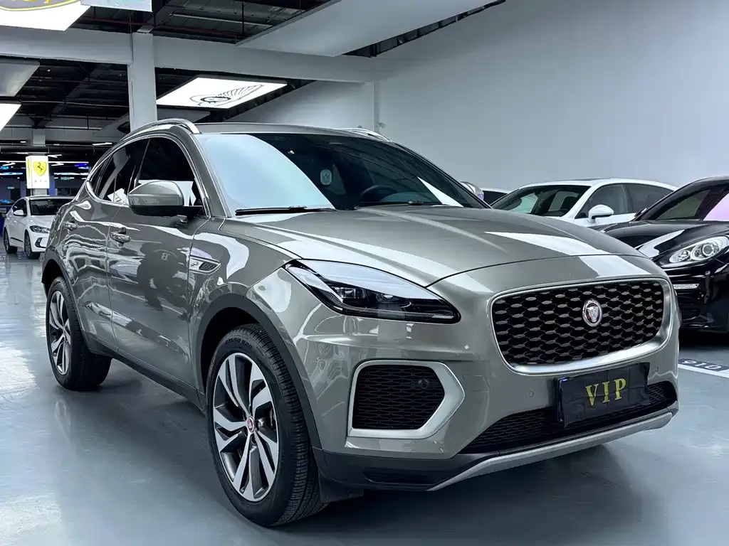 Jaguar E-PACE — фото 3