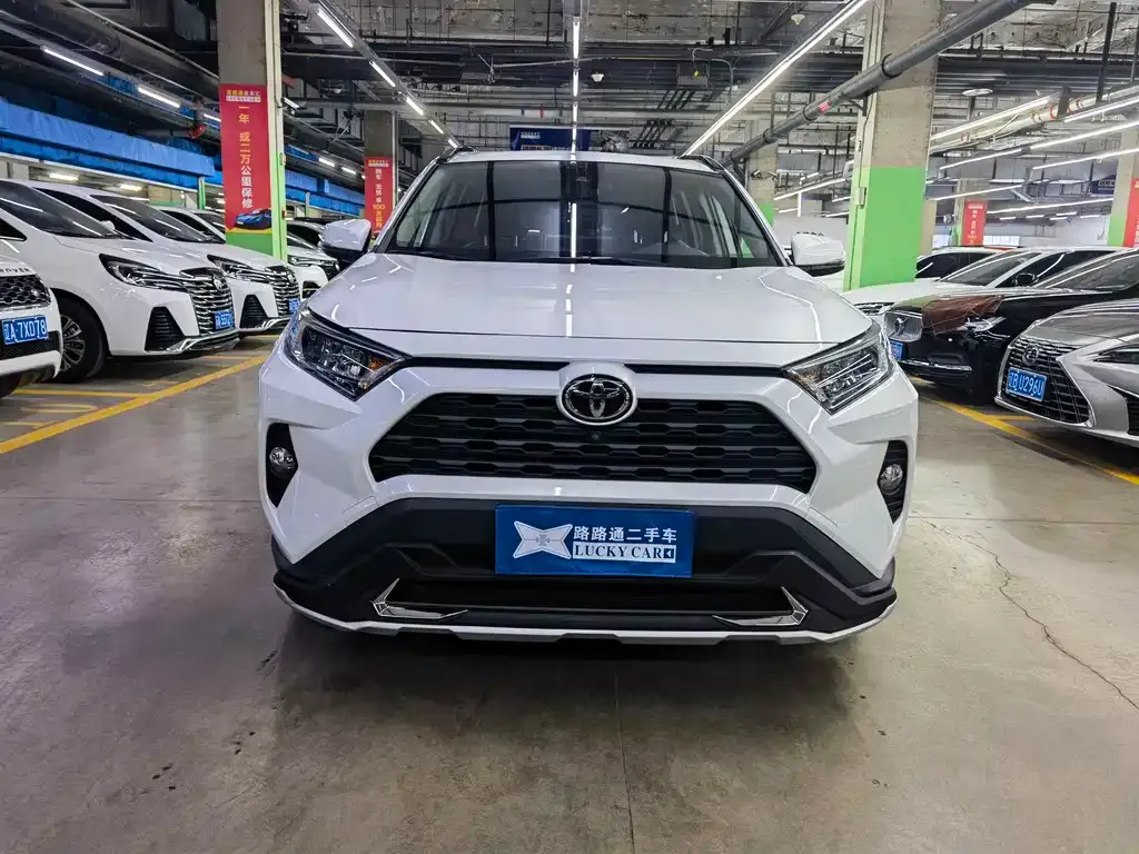 Toyota RAV4 — фото 2