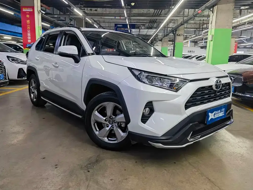 Toyota RAV4 — фото 3