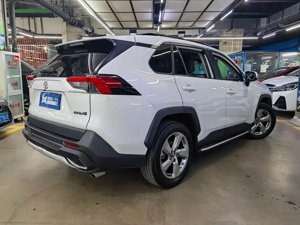 Toyota RAV4 — фото 4