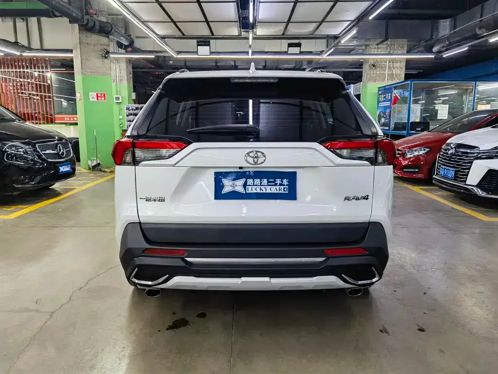 Toyota RAV4 — фото 5