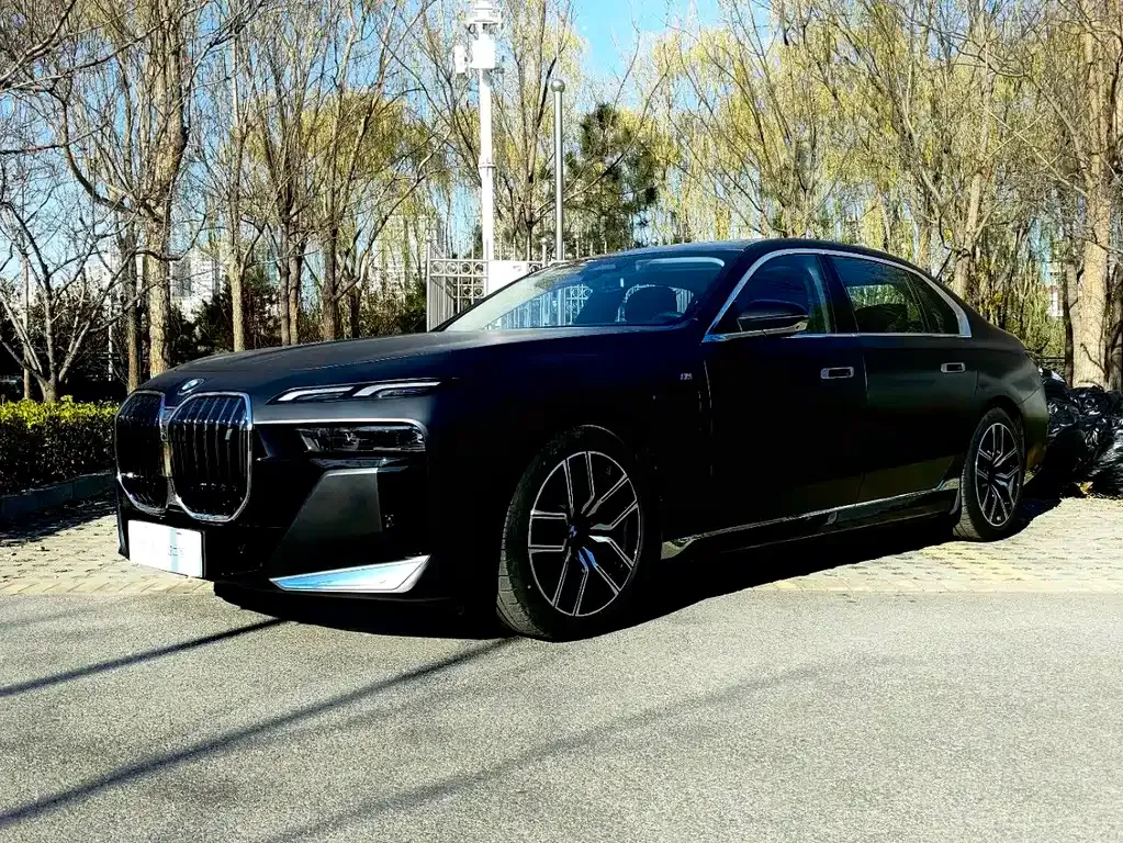 BMW i7 — фото 1