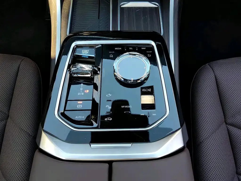 BMW i7 — фото 10