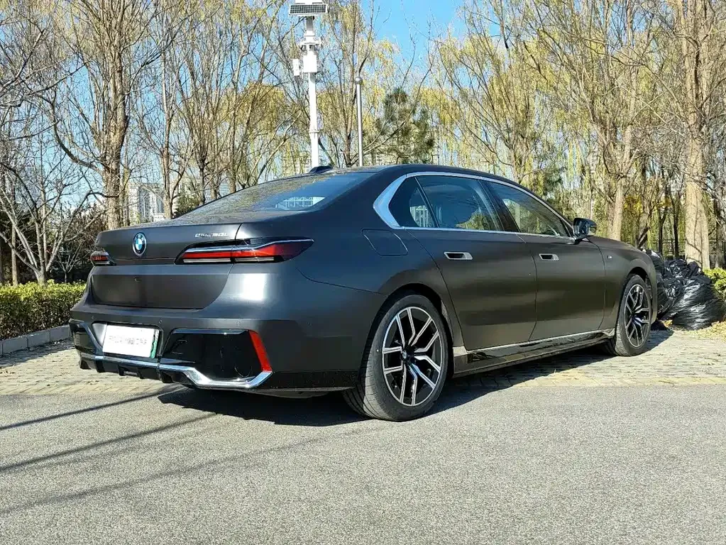 BMW i7 — фото 5