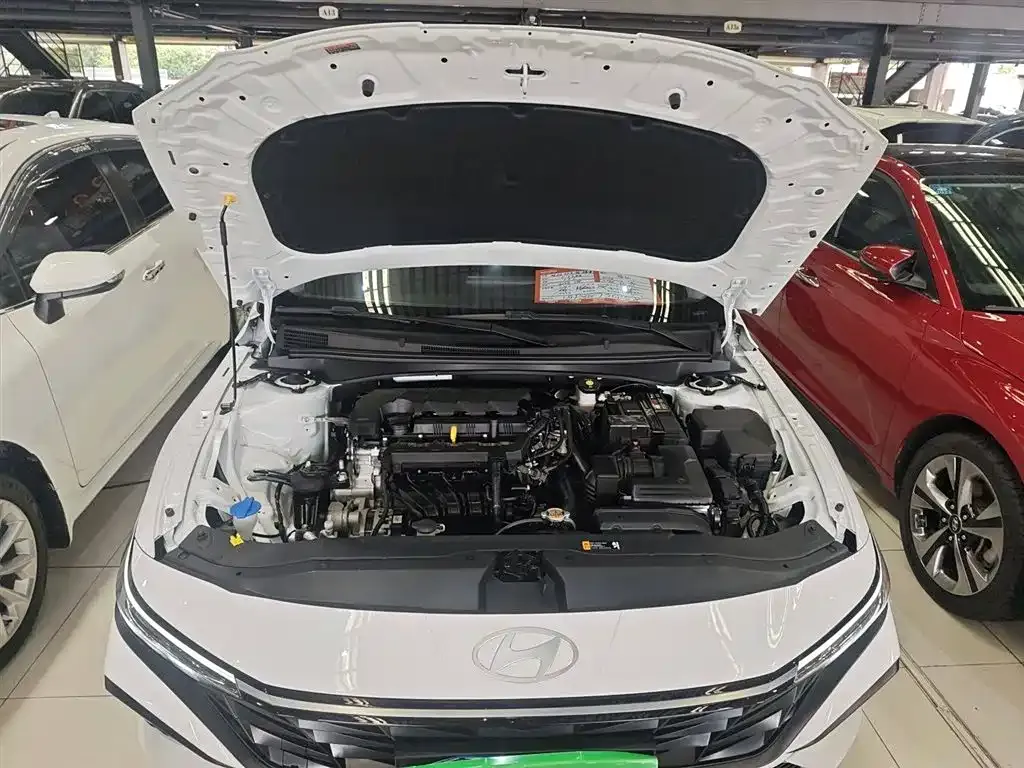 Hyundai Elantra — фото 10