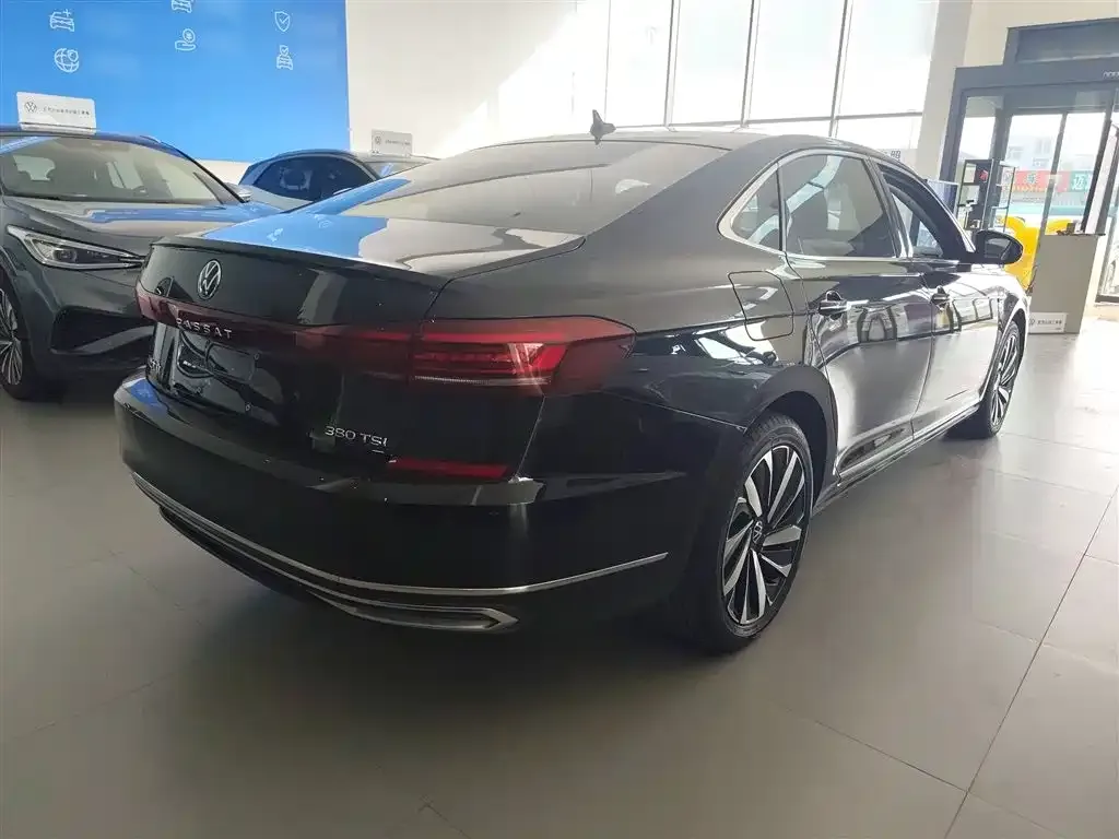 Volkswagen Passat — фото 7