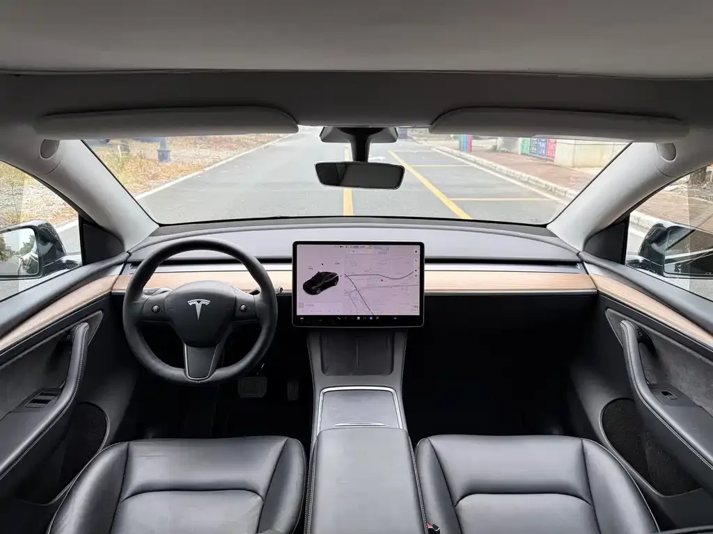 Tesla Model Y — фото 5