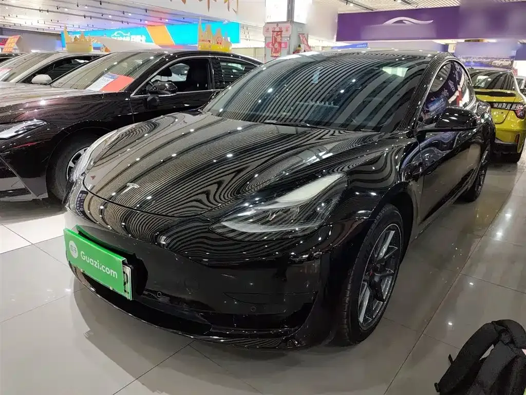 Tesla Model 3 — фото 1