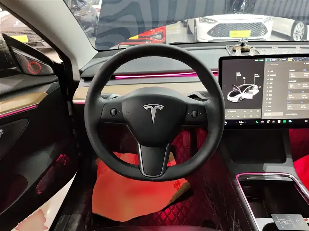 Tesla Model 3 — фото 10