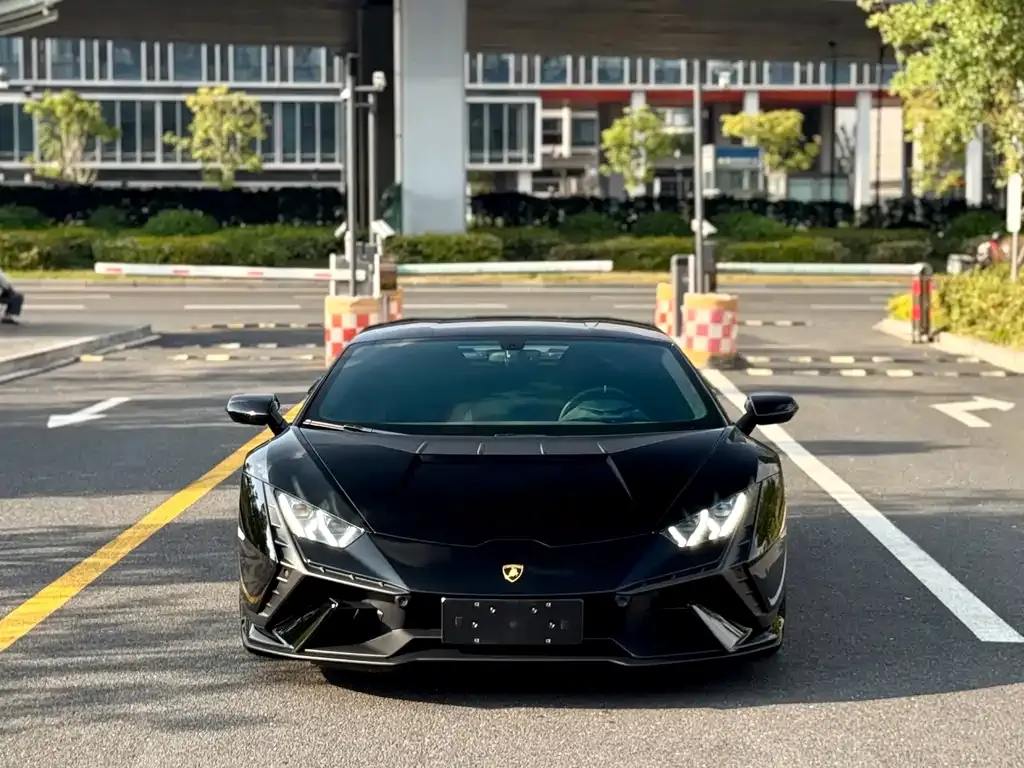 Lamborghini Huracan — фото 1
