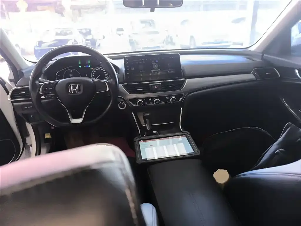 Honda Accord — фото 10