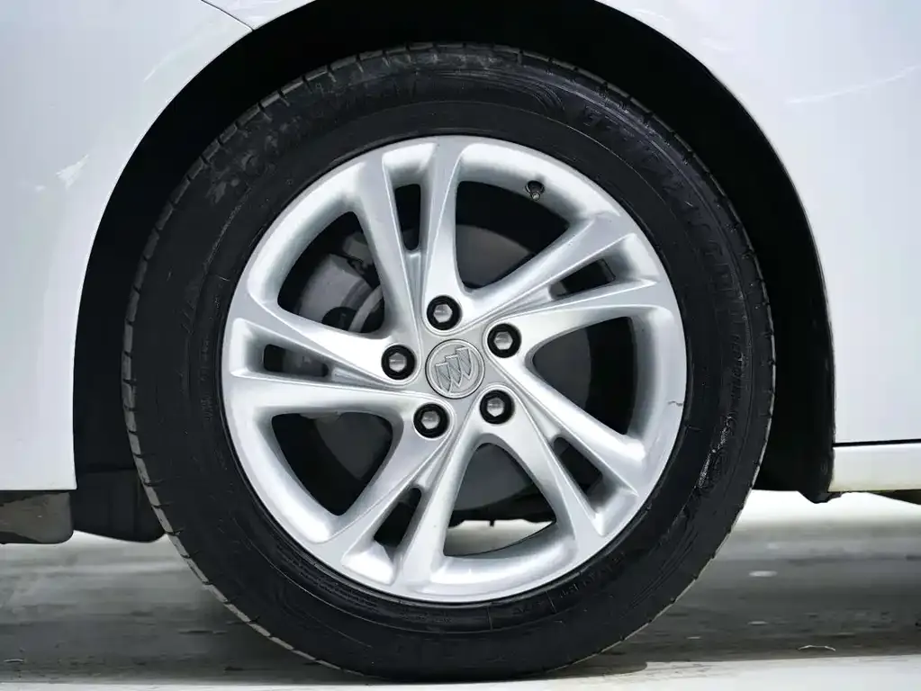 Buick Regal — фото 10