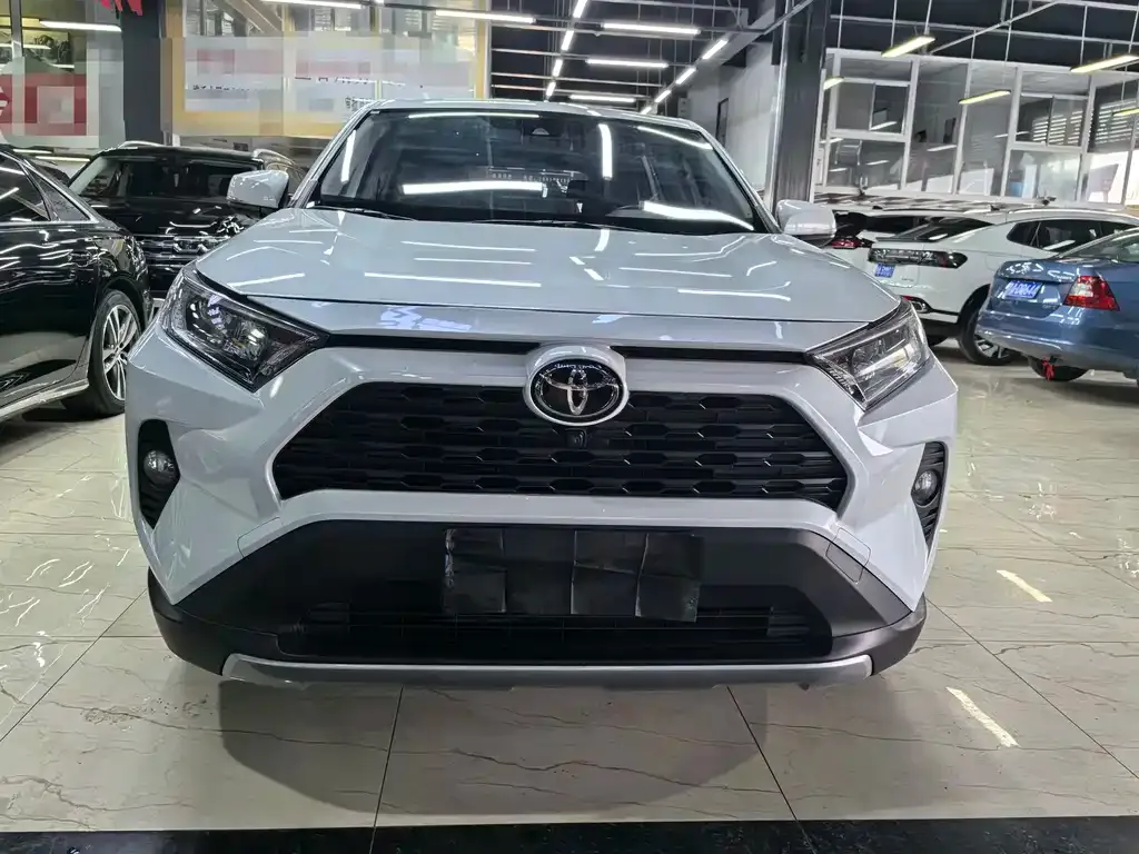Toyota RAV4 — фото 2