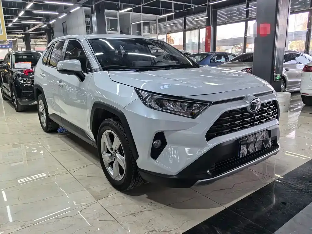 Toyota RAV4 — фото 3