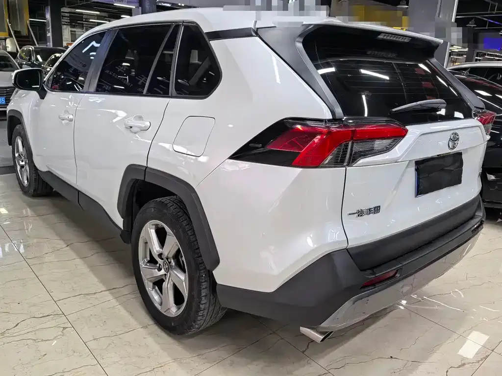 Toyota RAV4 — фото 4