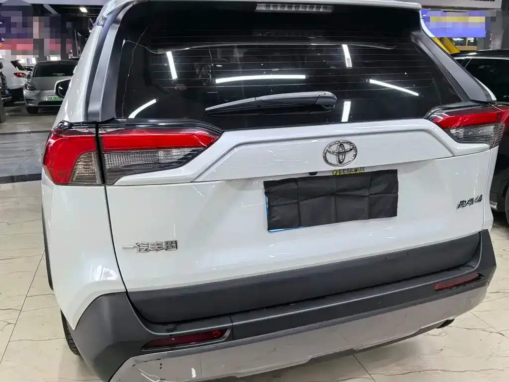 Toyota RAV4 — фото 5