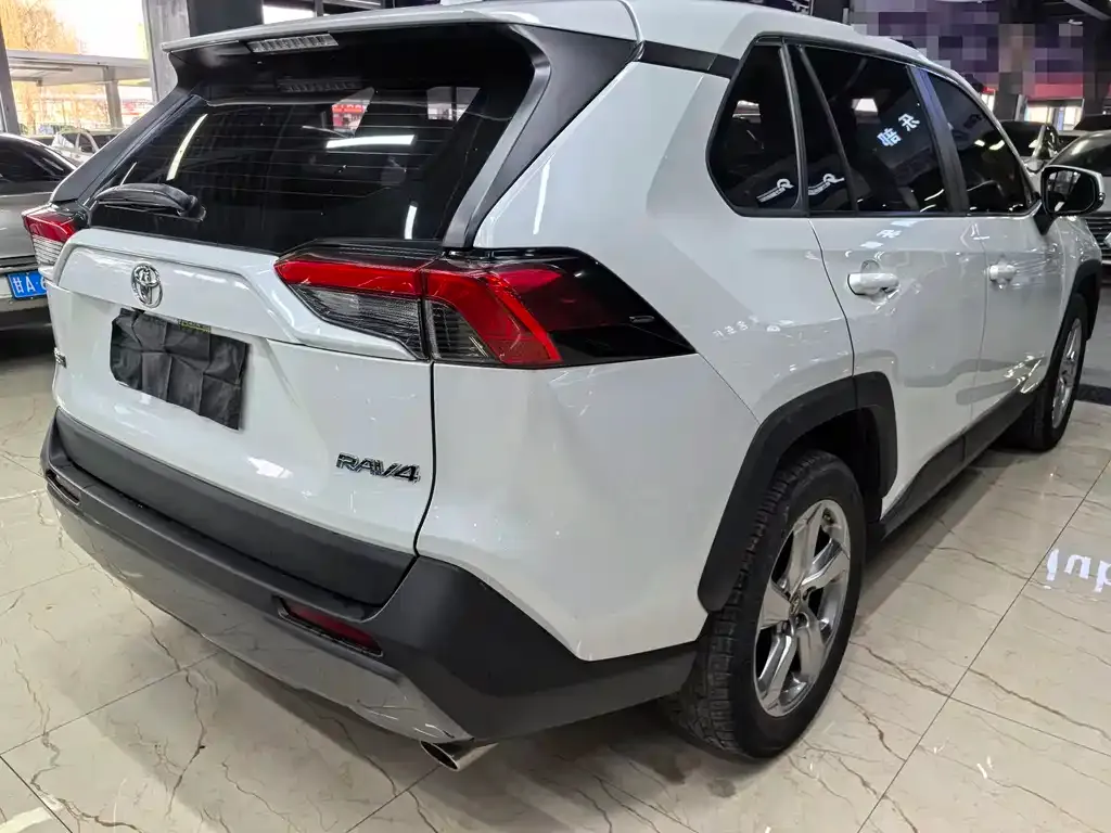Toyota RAV4 — фото 6