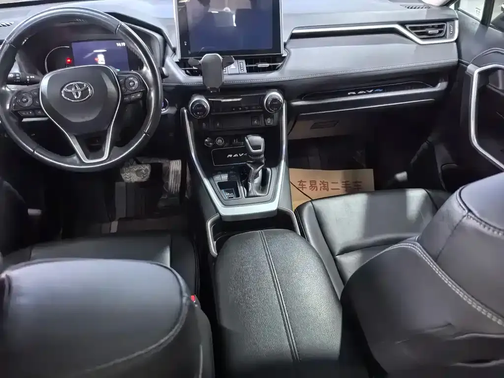 Toyota RAV4 — фото 9